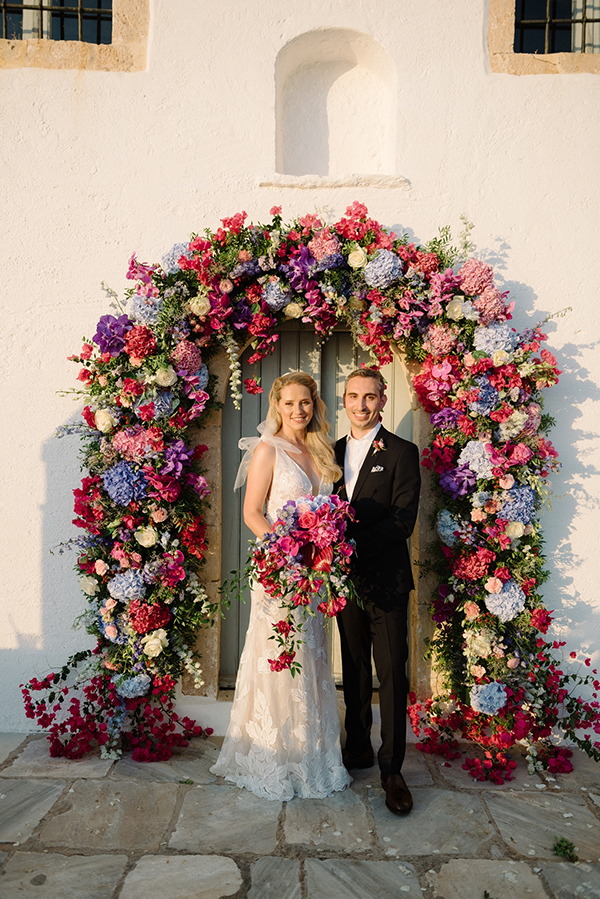 lovely-wedding-hydra-lush-florals-enchanting-view_01