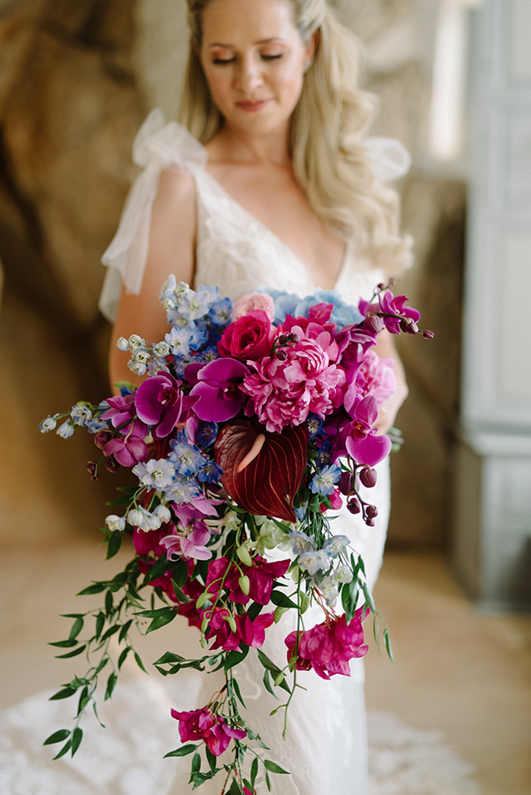 lovely-wedding-hydra-lush-florals-enchanting-view_01x