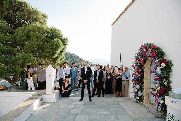 lovely-wedding-hydra-lush-florals-enchanting-view_21