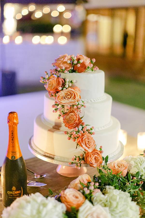 Μοντέρνα γαμήλια τούρτα σε τρεις ορόφους