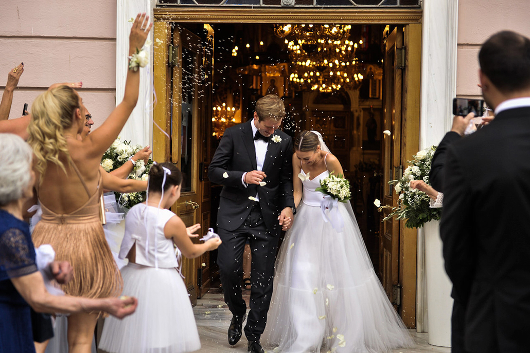 Ρομαντικός γάμος στην Θεσσαλονίκη με λευκές συνθέσεις λουλουδιών │ Βάλια και Γιώργος