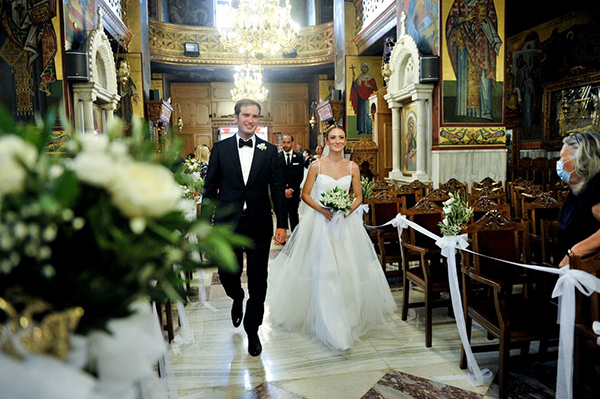 romantic-wedding-thessaloniki-white-floral-arrangements_19