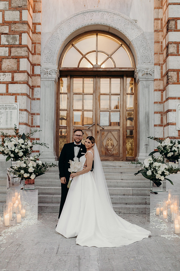 Ρομαντικός γάμος στο Βόλο με λευκά λουλούδια │ Ηρώ & Γιώργος