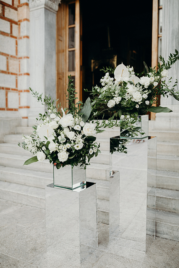 romantic-wedding-volos-with-white-flowers_06y