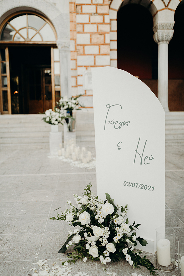 romantic-wedding-volos-with-white-flowers_06z
