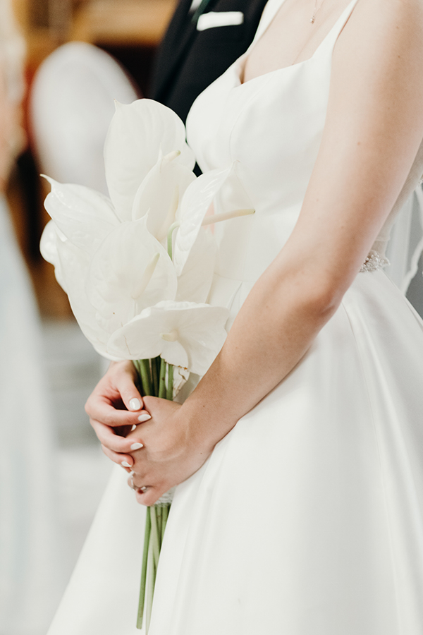 romantic-wedding-volos-with-white-flowers_12x
