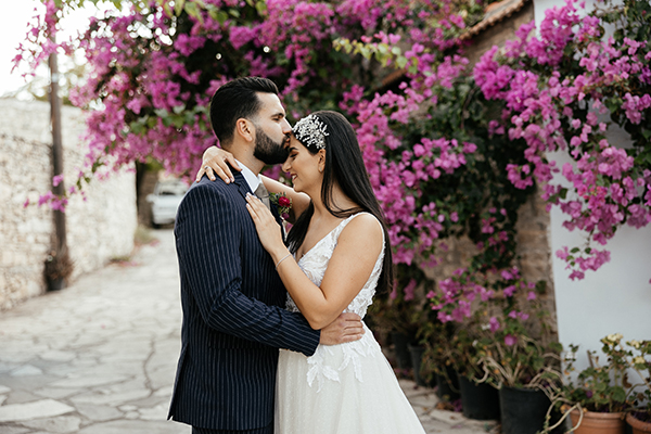 romantically-chic-wedding-nicosia-with-colorful-flowers_02
