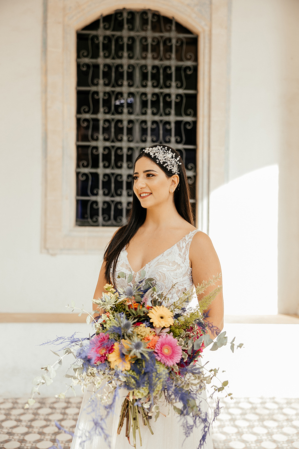 romantically-chic-wedding-nicosia-with-colorful-flowers_03x