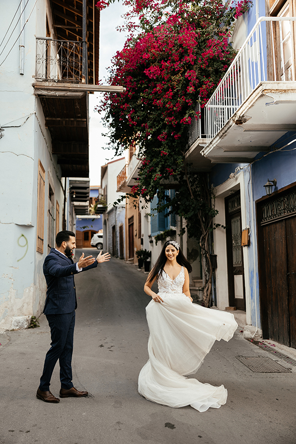 romantically-chic-wedding-nicosia-with-colorful-flowers_05