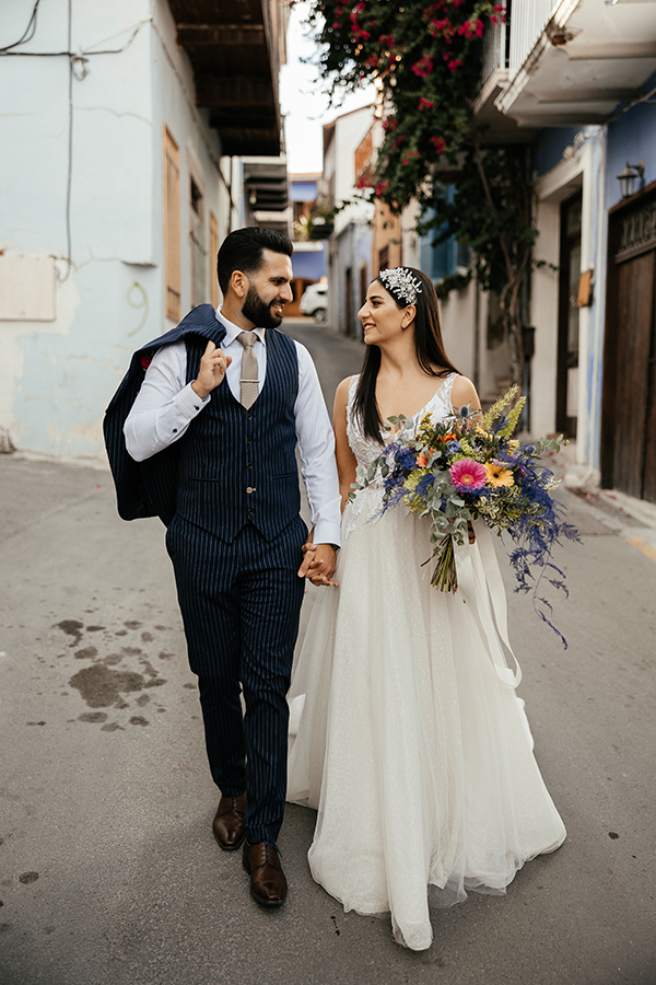 romantically-chic-wedding-nicosia-with-colorful-flowers_05x