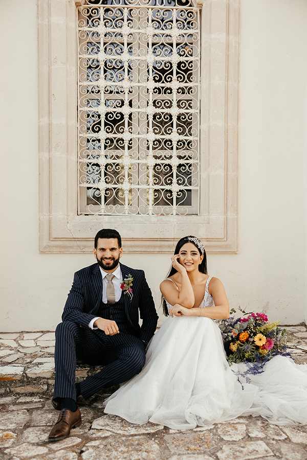 romantically-chic-wedding-nicosia-with-colorful-flowers_06