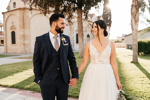 romantically-chic-wedding-nicosia-with-colorful-flowers_36x