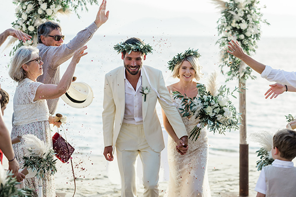 Ένας υπέροχος destination γάμος στη Νάξο με ελιά και λευκά άνθη │ Έμιλυ & Αλέξης