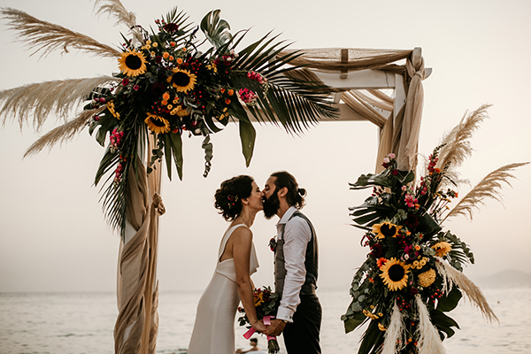 tropical-themed-wedding-athens-sunflowers_19x