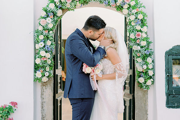 Ονειρικός καλοκαιρινός γάμος στην Κέρκυρα με ορτανσίες και τριαντάφυλλα │ Βάσια & Θεόφιλος