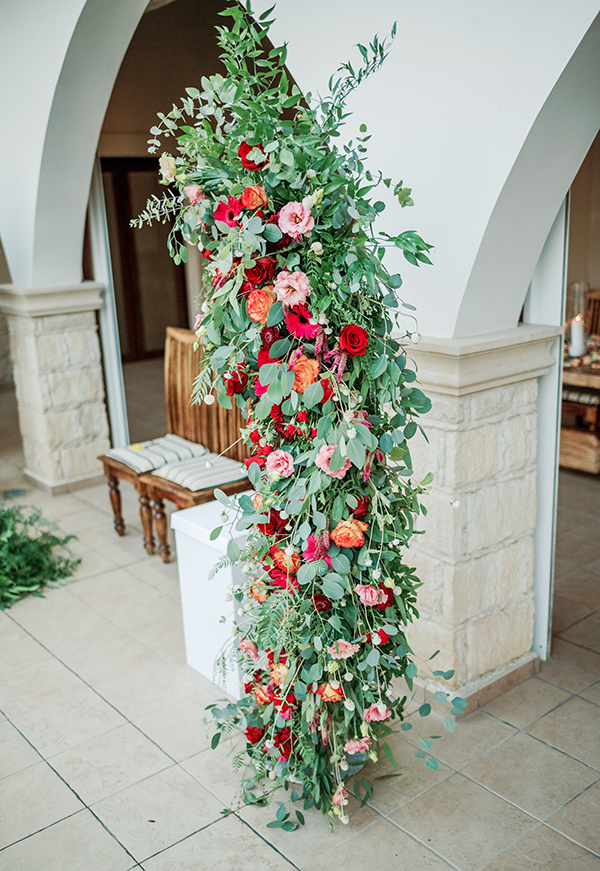 rustic--fall-wedding-nicosia-impressive-florals_15