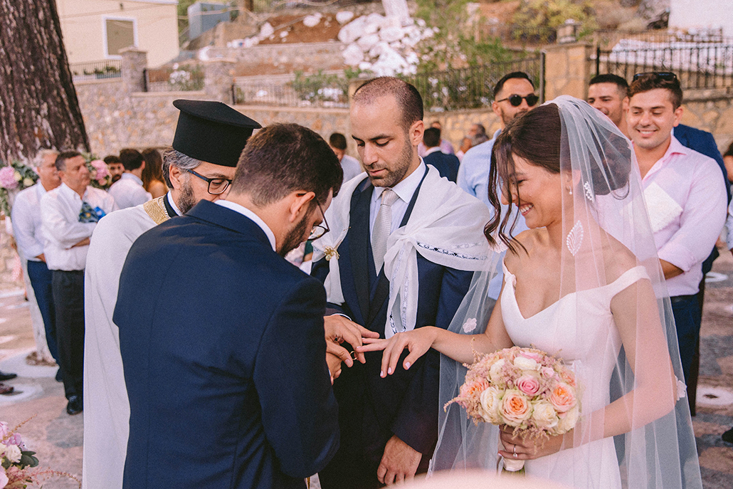 Παραδοσιακός καλοκαιρινός γάμος στην Κάρπαθο με ορτανσίες │ Βενετία & Μηνάς