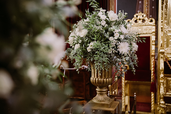 dreamy-wedding-nicosia-stunning-floral-design-white-flowers-eucalyptus_25