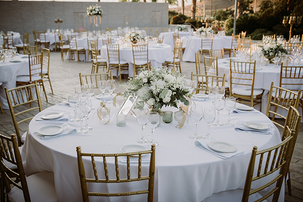 dreamy-wedding-nicosia-stunning-floral-design-white-flowers-eucalyptus_36
