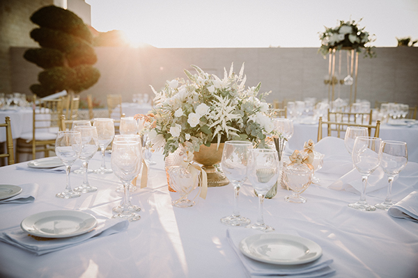 dreamy-wedding-nicosia-stunning-floral-design-white-flowers-eucalyptus_36x