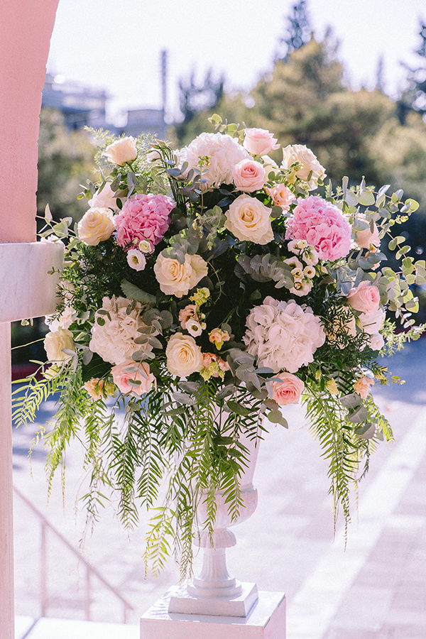 luxurious-wedding-romantic-florals-hydrangeas-roses_09