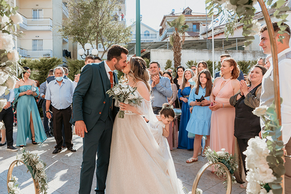 spring-wedding-katerini-olives-white-flowers_19
