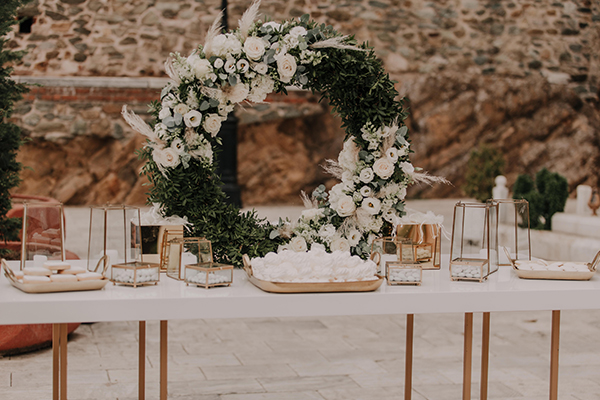 summer-wedding-thessaloniki-white-flowers-gold-accents_27