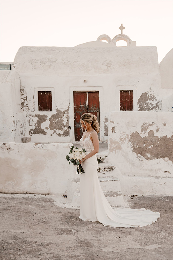 utterly-romantic-destination-wedding-santorini-white-roses-elegant-details_30