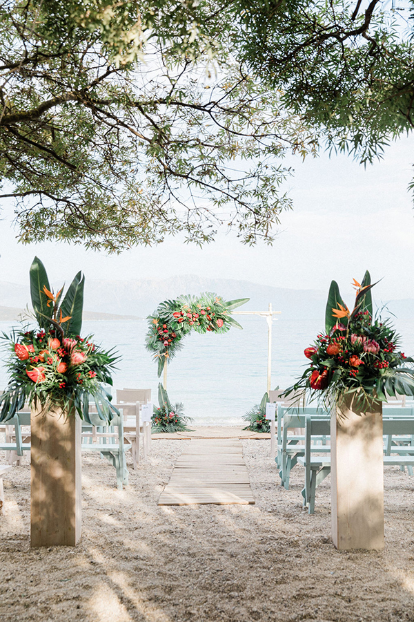 lovely-tropical-themed-wedding-lefkada-island_03x