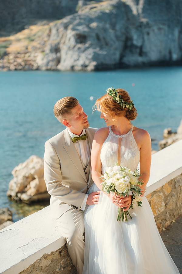 pretty-summer-wedding-rhodes-olive-white-florals_40