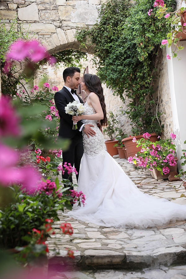 stunning-spring-wedding-nicosia-white-peonies_31