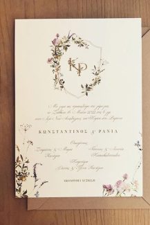 Μοναδικές προσκλήσεις γάμου από Monogramma με floral custom made μονόγραμμα