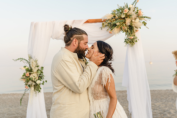 Μποέμ καλοκαιρινός γάμος στο Lythos με στιγμές απόλυτης ευτυχίας │ Romina & Mirko