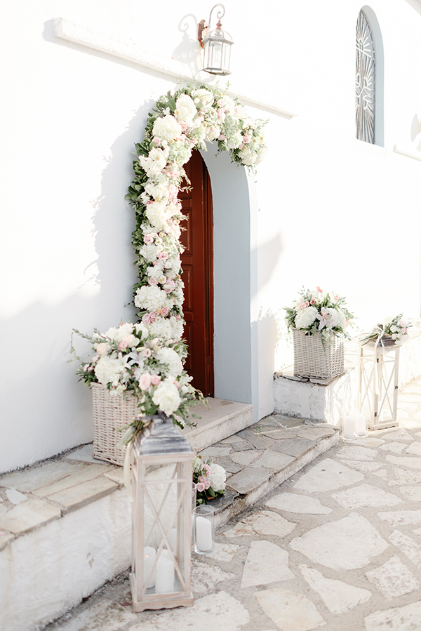 chic-fall-wedding-leykada-island-hydrangeas-roses_15