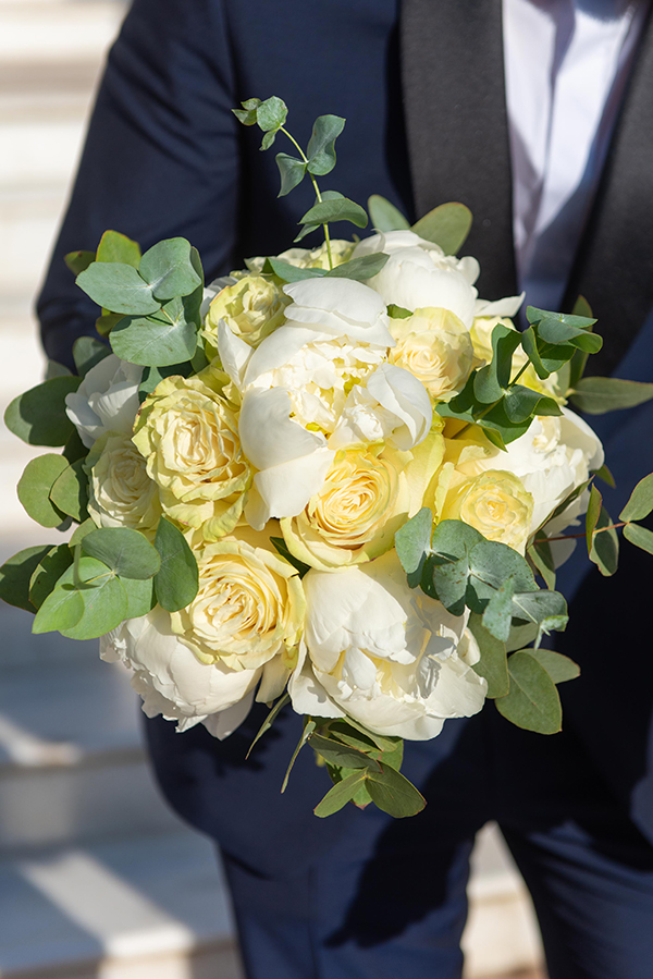 lovely-summer-wedding-athnes-florals-white-yellow-hues_20
