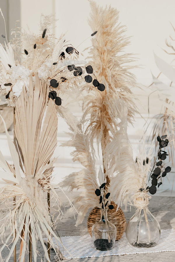 boho-inspired-wedding-decoration-ideas-dried-flowers-black-touches_03x