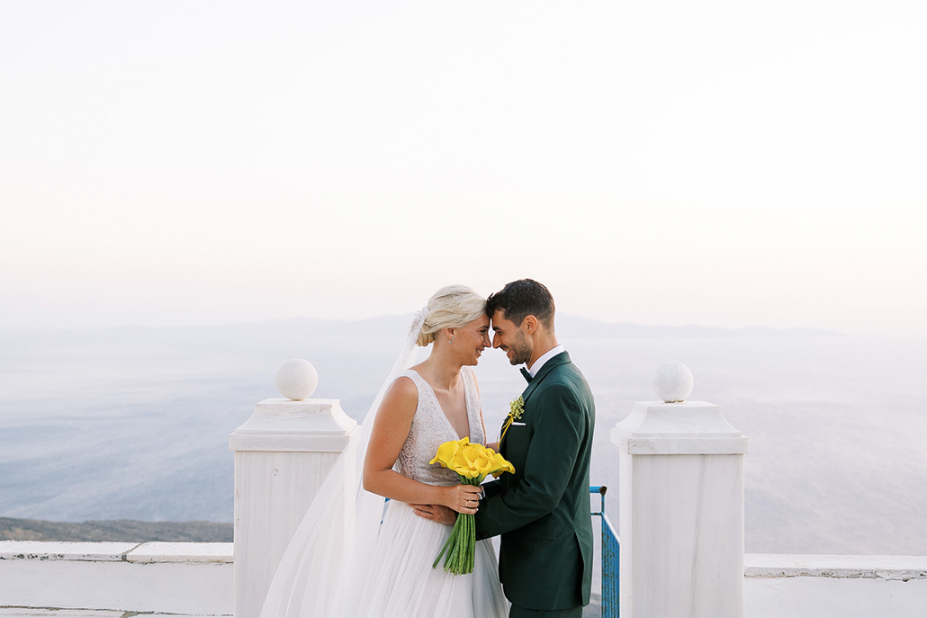 Citrus inspired γάμος στην Τήνο με πρασινάδες και κίτρινες κάλλες │ Ειρήνη & Γιάννης