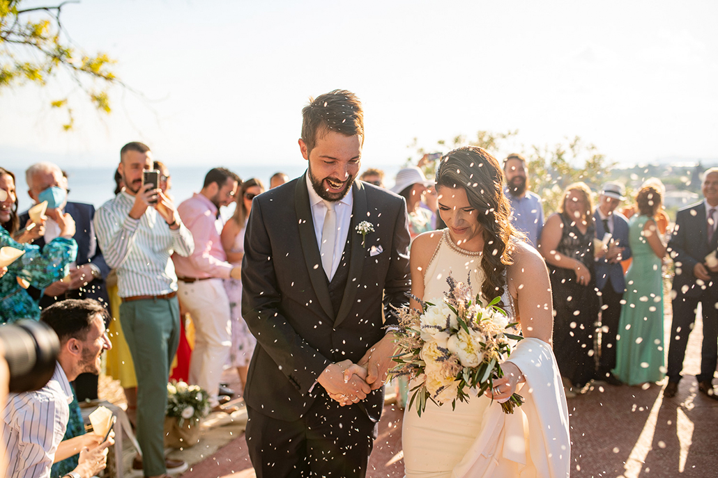 Όμορφος καλοκαιρινός γάμος στην Εύβοια με ελιά και λευκά άνθη │ Τζίνα & Pierre