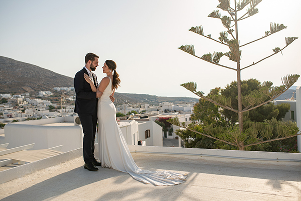 lovely-summer-wedding-evoia-olives-white-flowers_04x