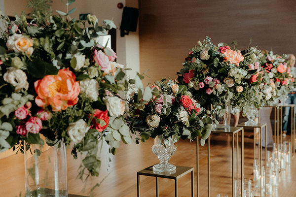 modern-spring-wedding-nicosia-colorful-floral-arrangements_45