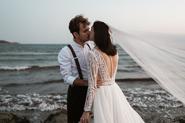 Ρομαντική day after φωτογράφιση με φόντο τη θάλασσα │ Ελένη & Νεκτάριος