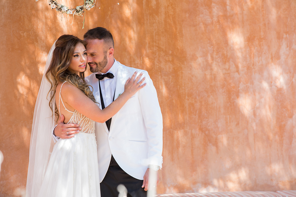 Ρομαντικός φθινοπωρινός γάμος με υπέροχο ανθοστολισμό σε λευκό χρώμα │ Θεοδώρα & Fabio