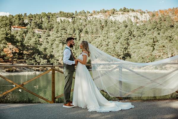 Ένας ρομαντικός γάμος στην Αθήνα με λευκές ορτανσίες και ευκάλυπτο │ Σίλια & Πάνος