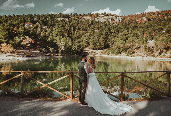 romantic-wedding-athens-white-hydrangeas-eucalyptus_30