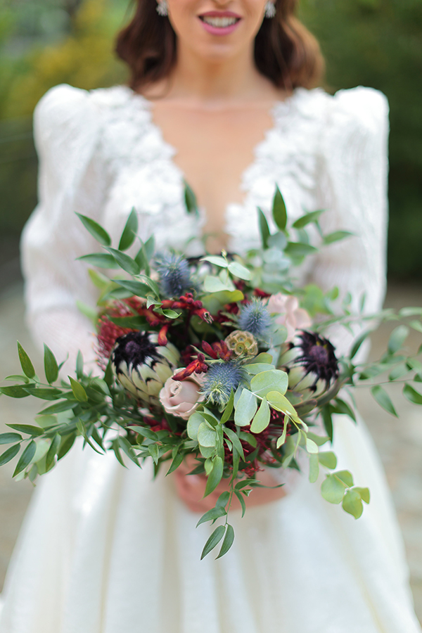 spring-wedding-nicosia-protea-burgundy-hues_04x