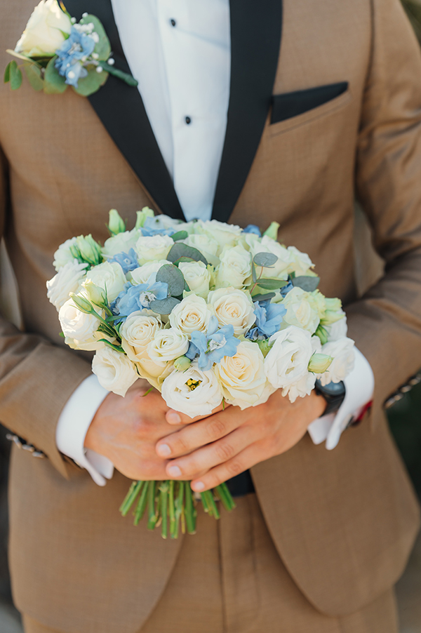 utterly-romantic-summer-wedding-rhodes-light-blue-details-white-lysianthus_14
