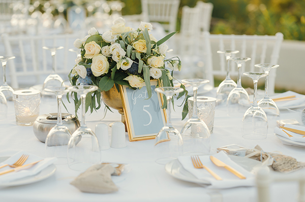utterly-romantic-summer-wedding-rhodes-light-blue-details-white-lysianthus_30