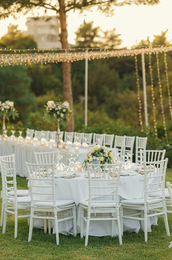 utterly-romantic-summer-wedding-rhodes-light-blue-details-white-lysianthus_31x