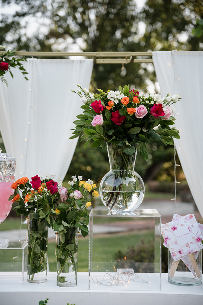 Colorful ιδέες διακόσμησης γάμου με τριαντάφυλλα στις πιο ζωηρές αποχρώσεις