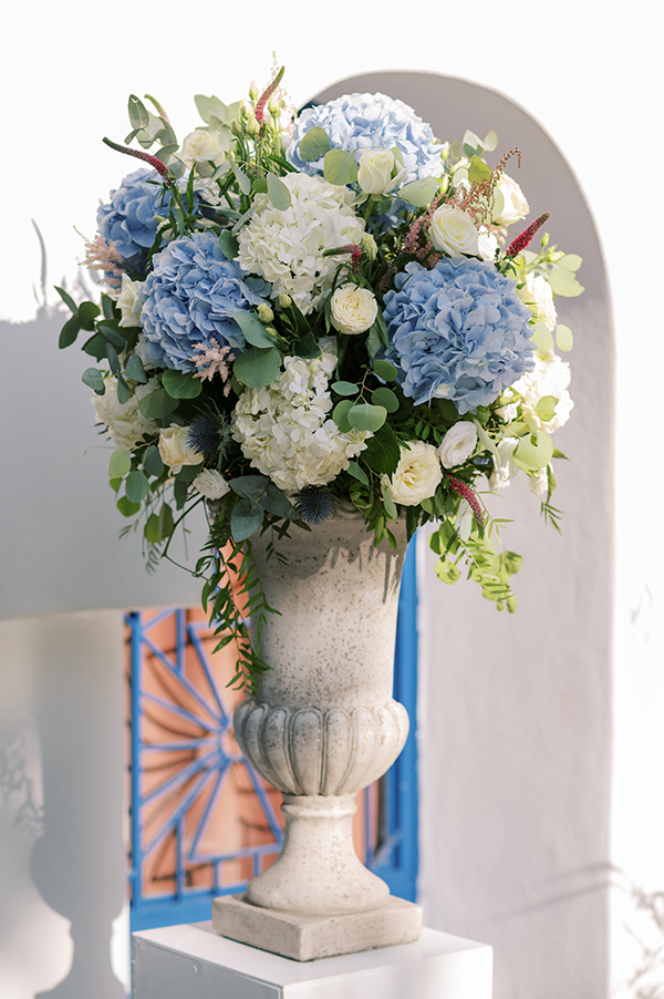 impressive-wedding--light-blue-white-hydrangeas_30